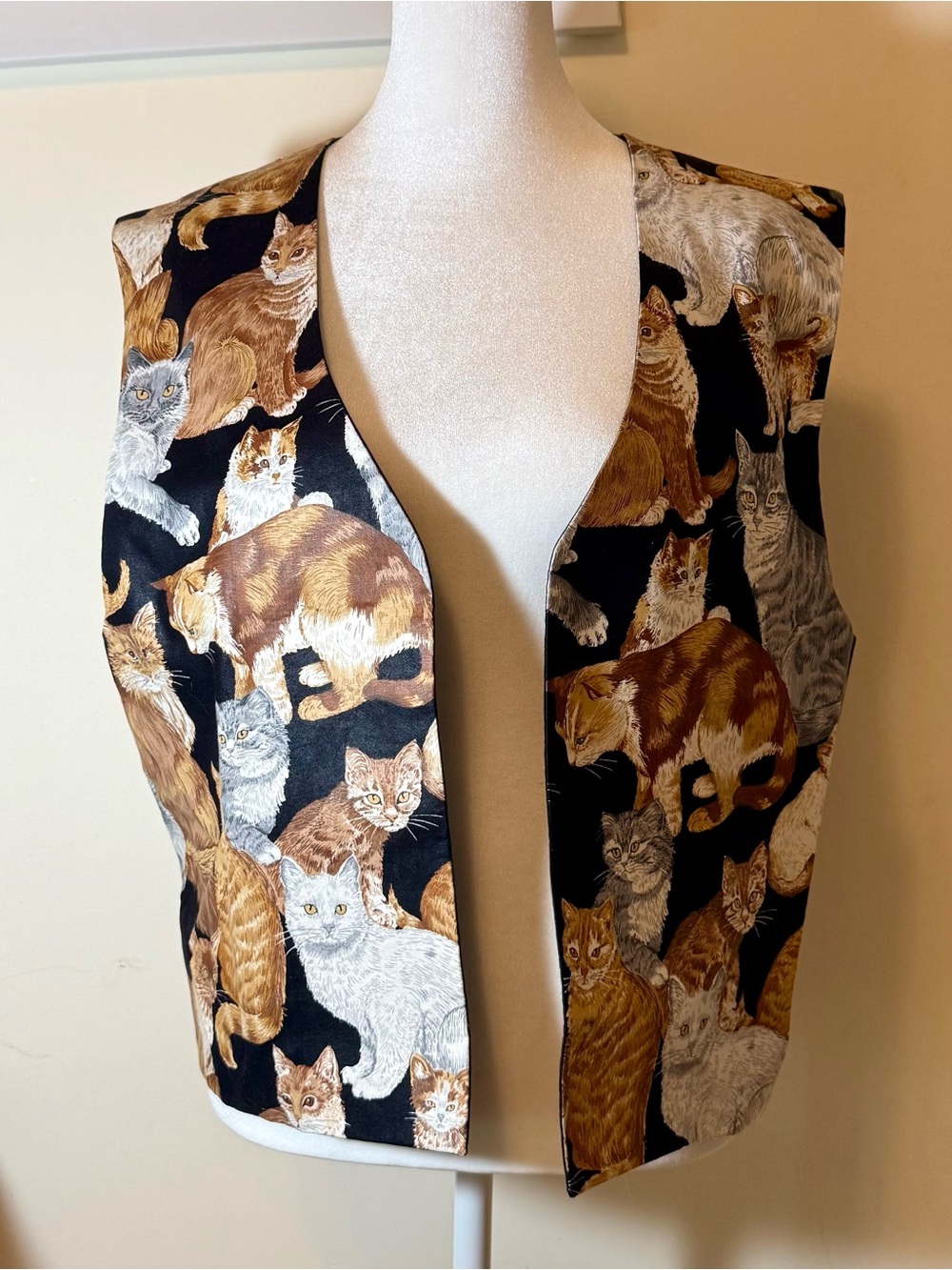 Amazing Cat Print Vest, 42” - Picture 5 of 8